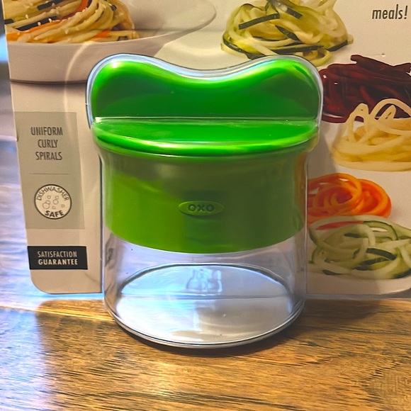 NEW OXO Good Grips Handheld Spiralizer - Picture 4 of 15
